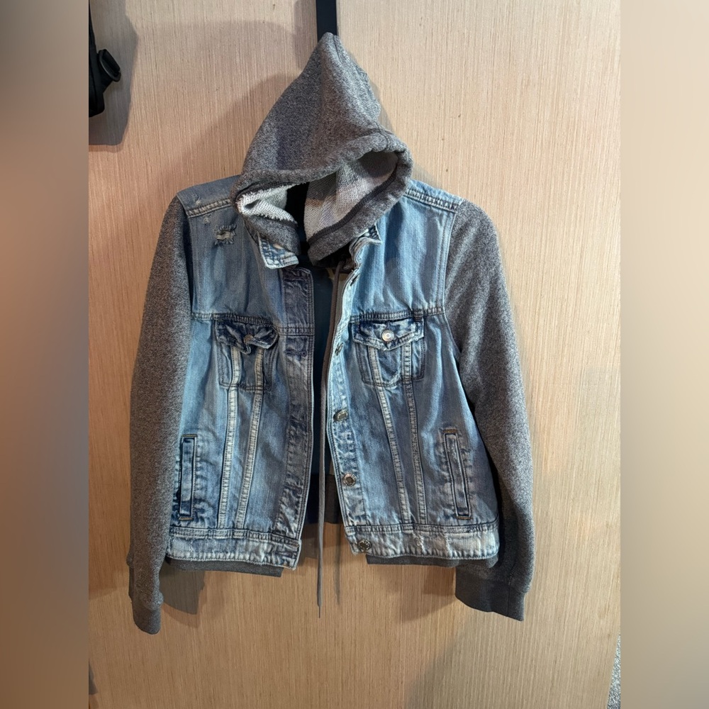 Women’s American Eagle Denim Jacket with Gray Knit Hoodie Sleeves Size XL